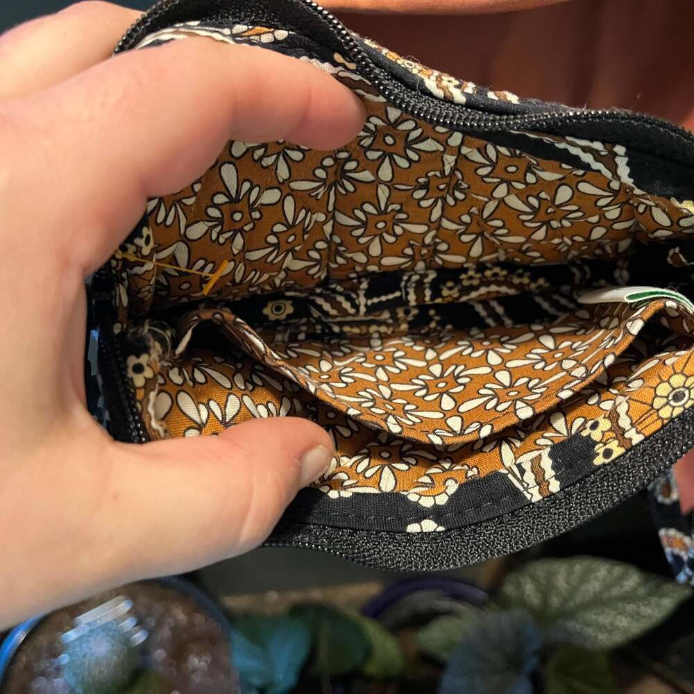 Vera Bradley Caffe Latte Quilted Zip Cell Phone Wallet Wristlet Clutch - Picture 3 of 4